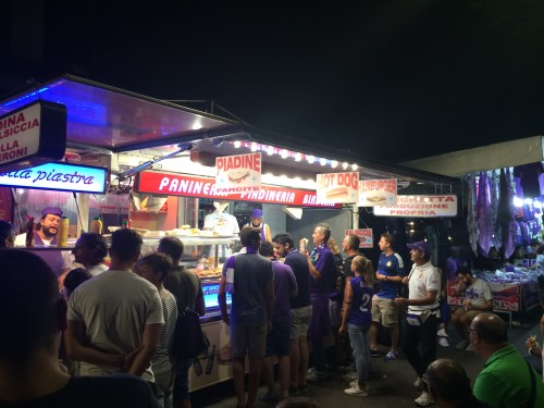 trust me when i say it was not easy getting the beers...i did way better than the asian couple though